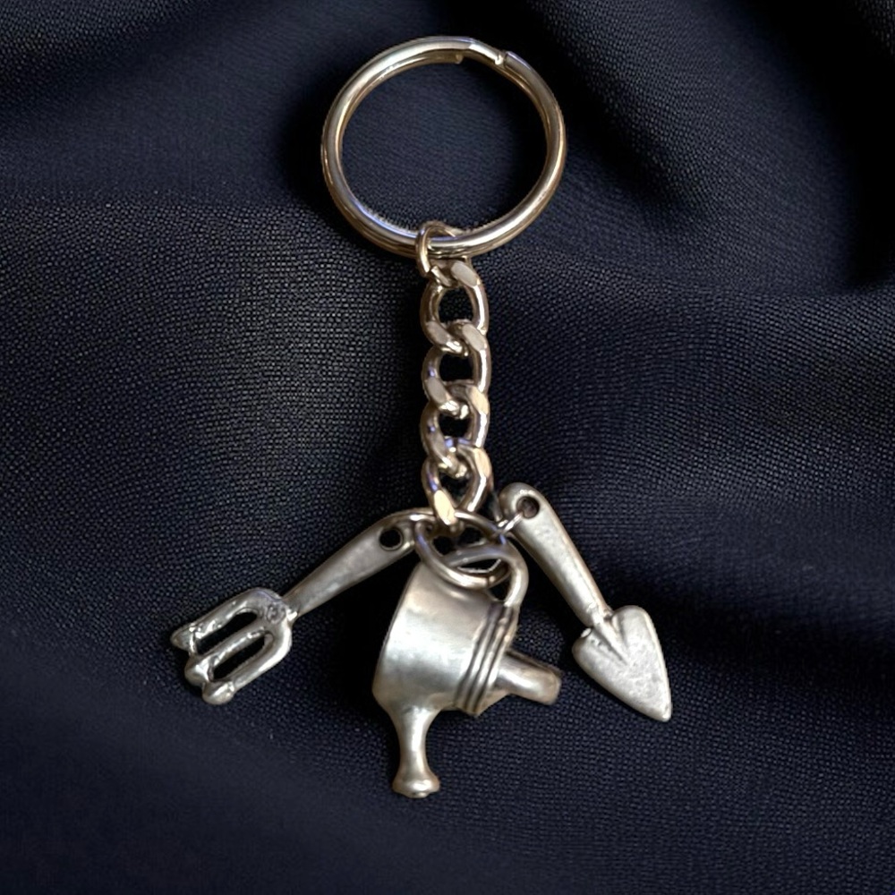 Vintage 1993 Seagull Canada gardening keychain